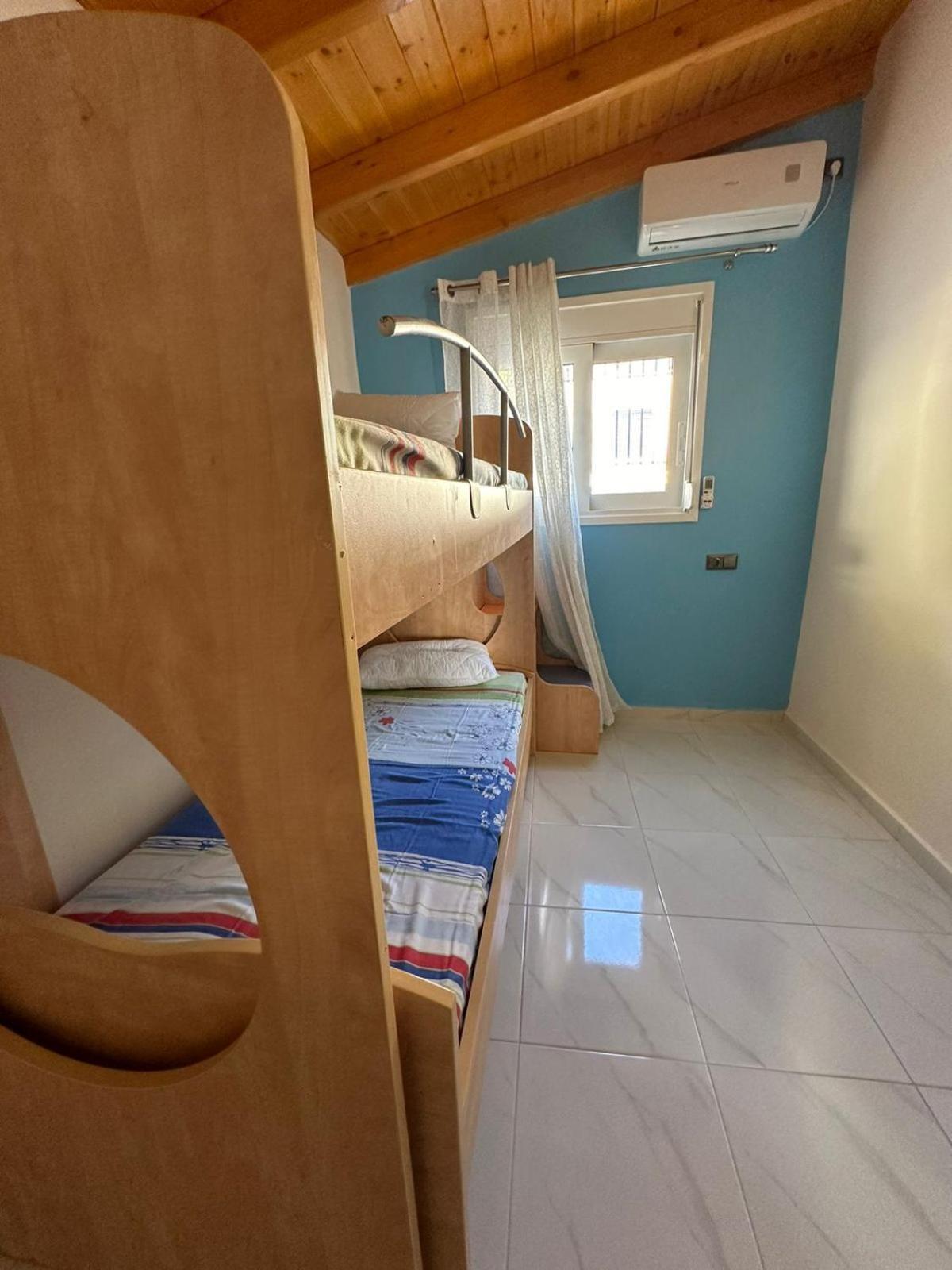 σπίτι στα βασιλικά σαλαμίνας Apartment *