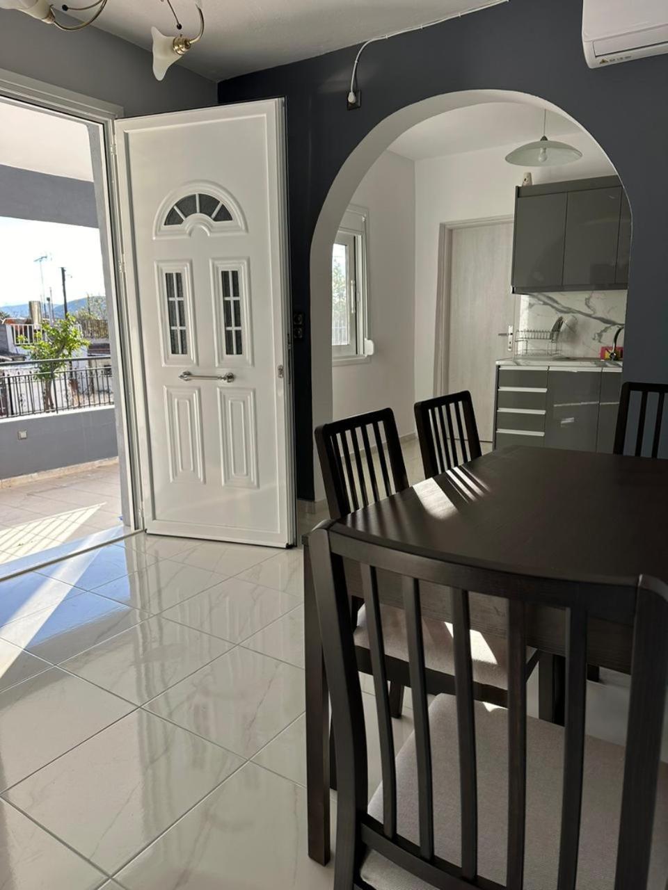 Appartement σπίτι στα βασιλικά σαλαμίνας